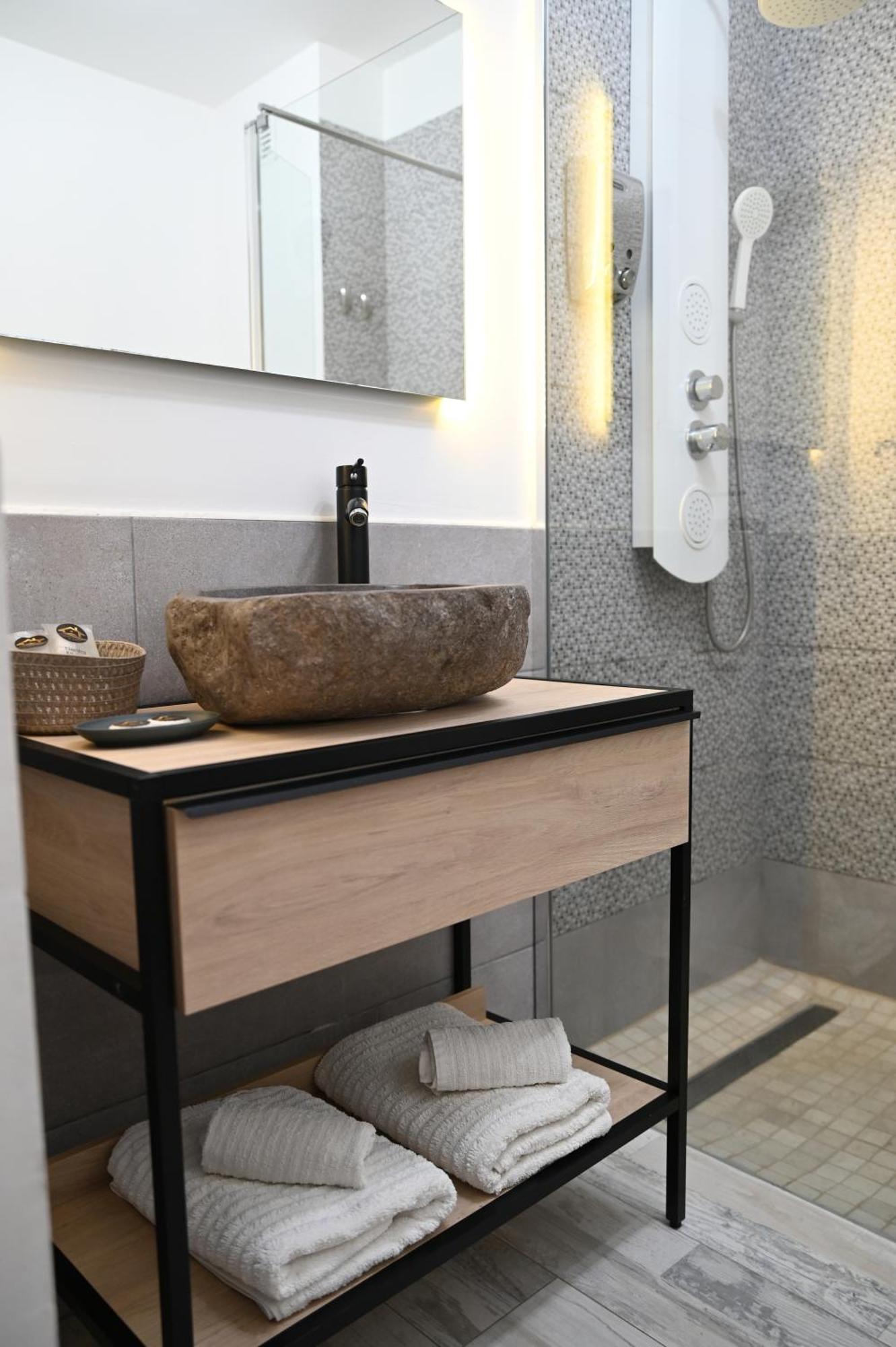 Enai Luxury Apartments فايي غران ري المظهر الخارجي الصورة